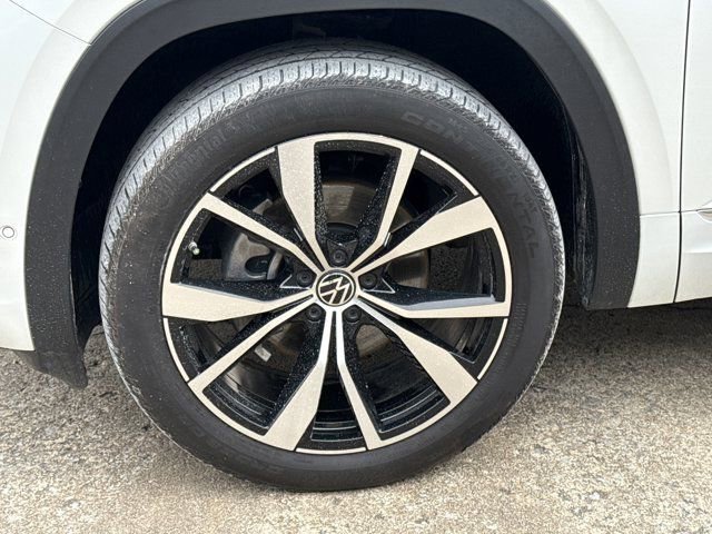 Used 2024 Volkswagen Atlas Cross Sport SEL Premium R-Line AWD/4WD image 16