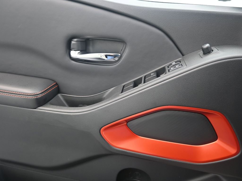 Used 2025 Nissan Frontier PRO-4X w/ Pro Premium Package image 13