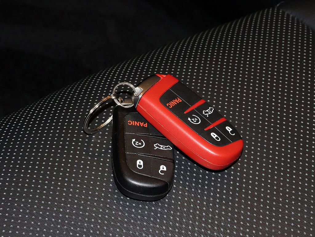 Used 2015 Dodge Challenger SRT Hellcat image 62