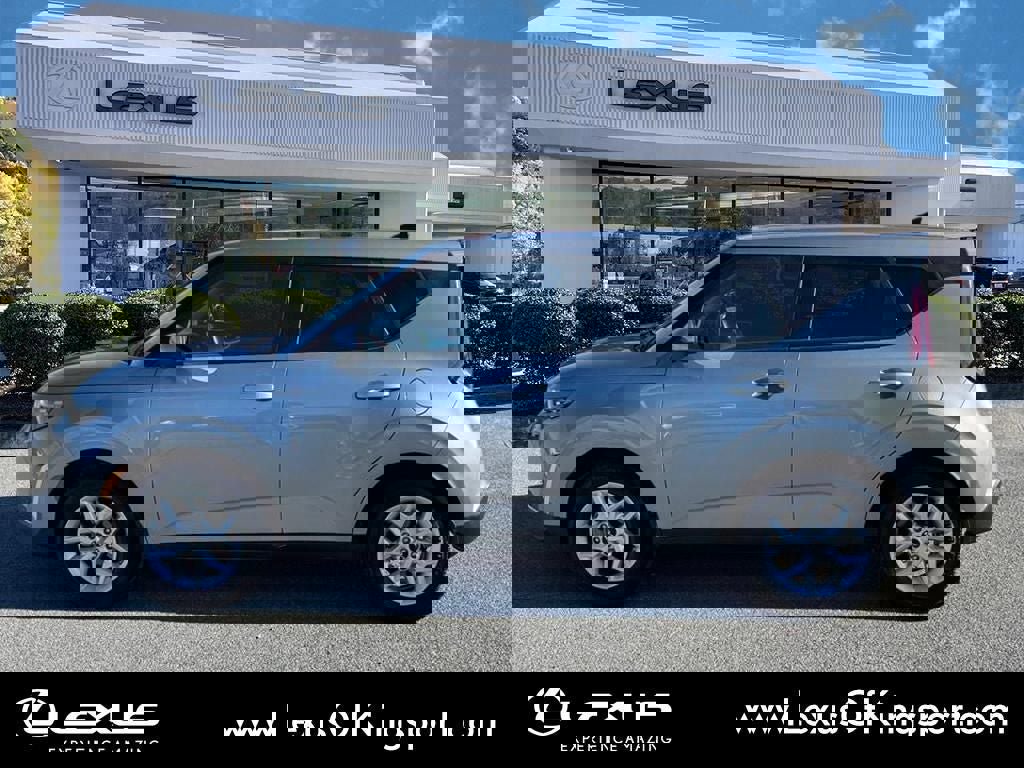 Used 2025 Kia Soul LX w/ LX Technology Package image 2