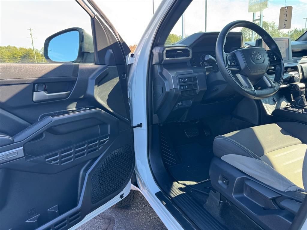Used 2025 Toyota Tacoma TRD Off-Road AWD/4WD image 13