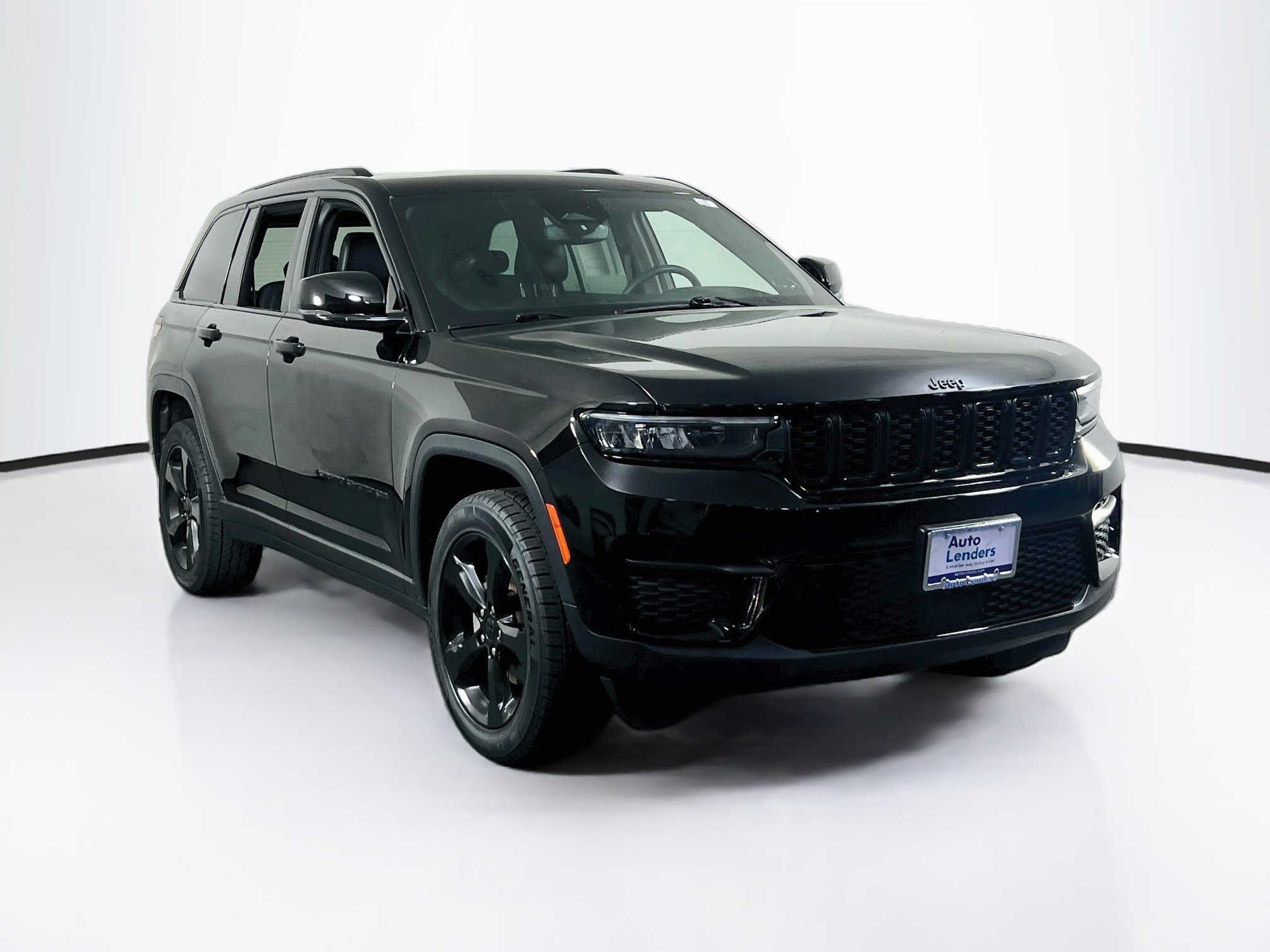 Used 2023 Jeep Grand Cherokee Altitude AWD/4WD image 3