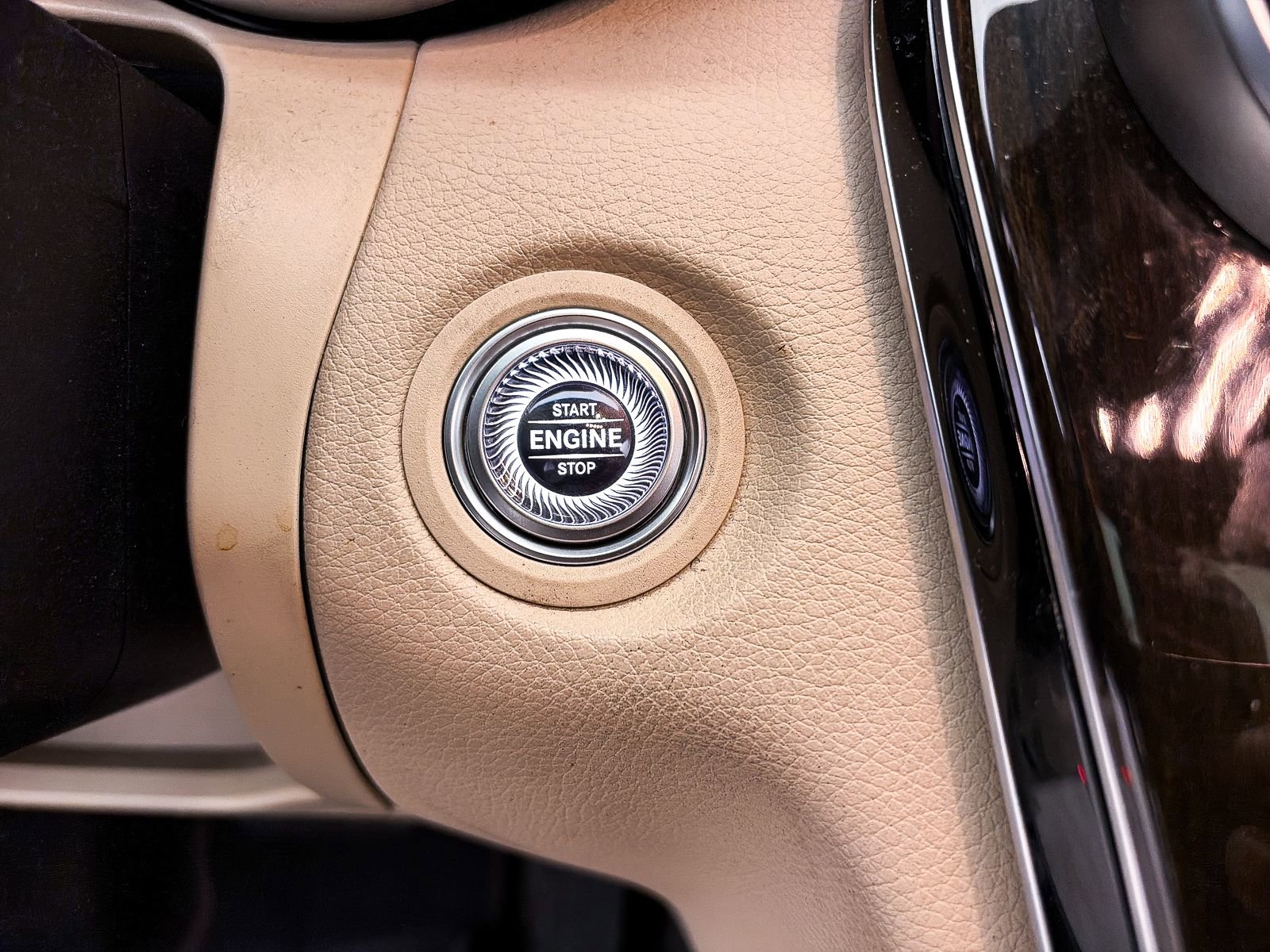 Used 2020 Mercedes-Benz C 300 Sedan image 24