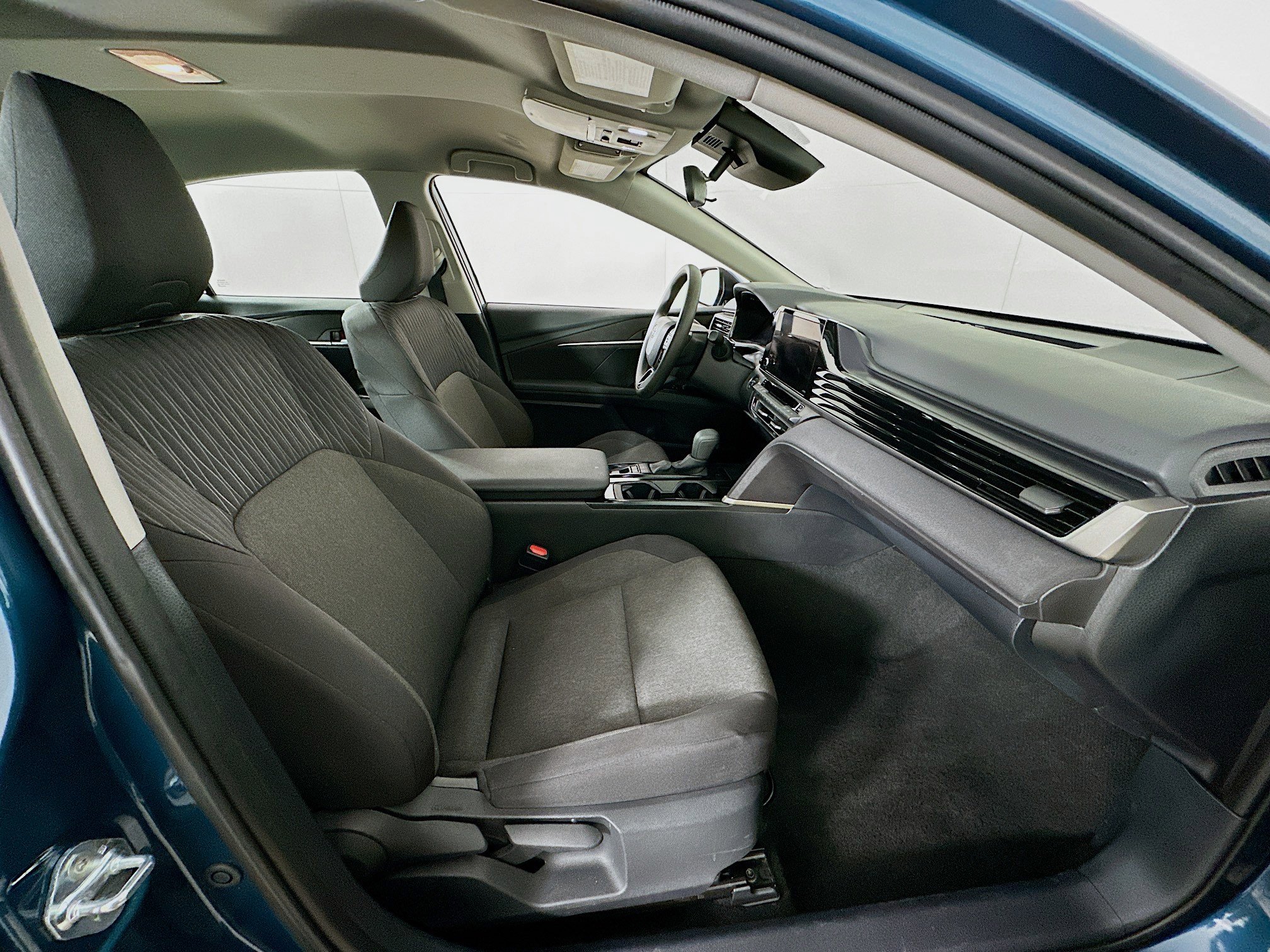 Used 2025 Toyota Camry LE image 29