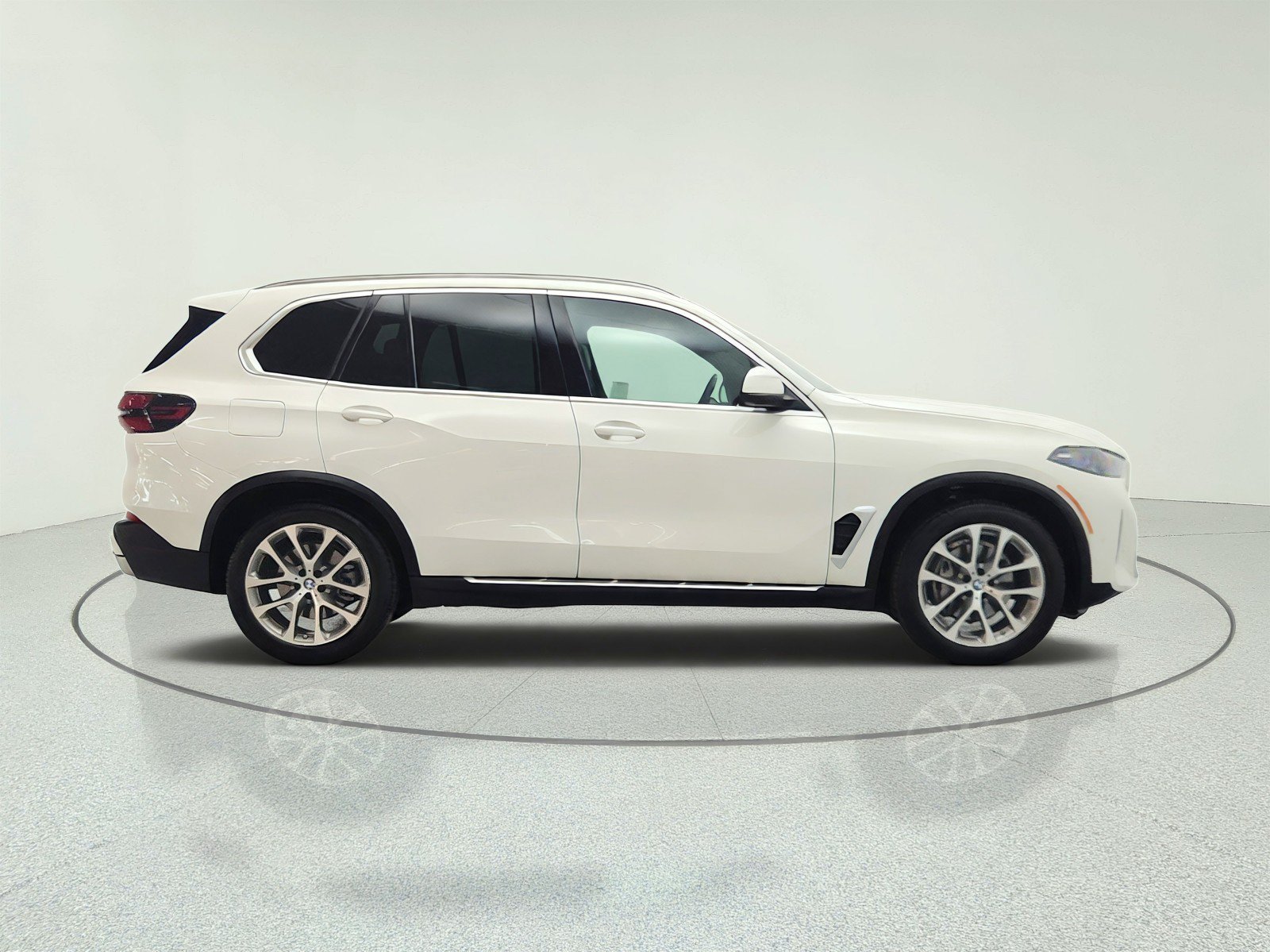 Used 2024 BMW X5 sDrive40i w/ Premium Package RWD image 4