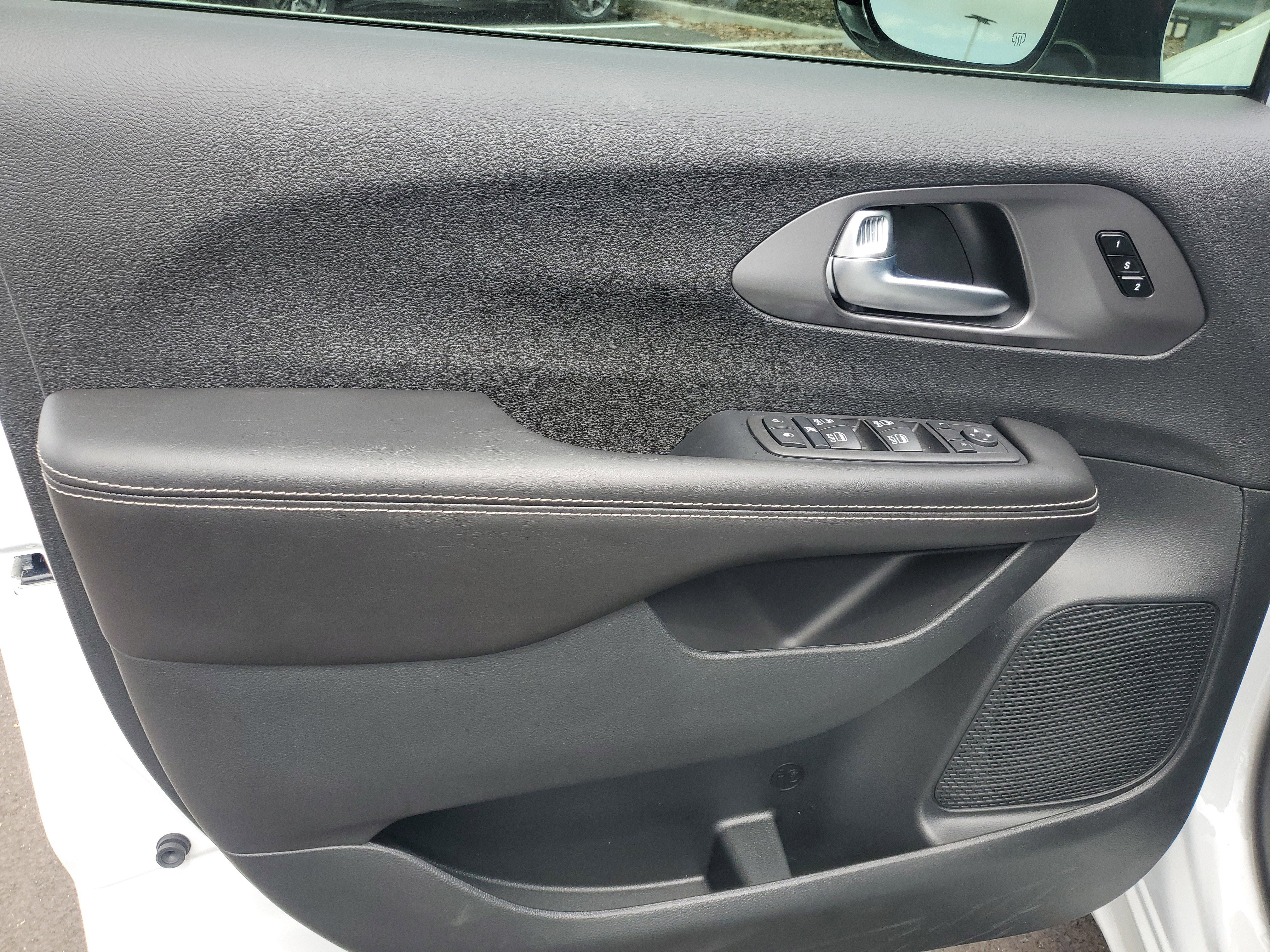 New 2026 Chrysler Pacifica Select image 11