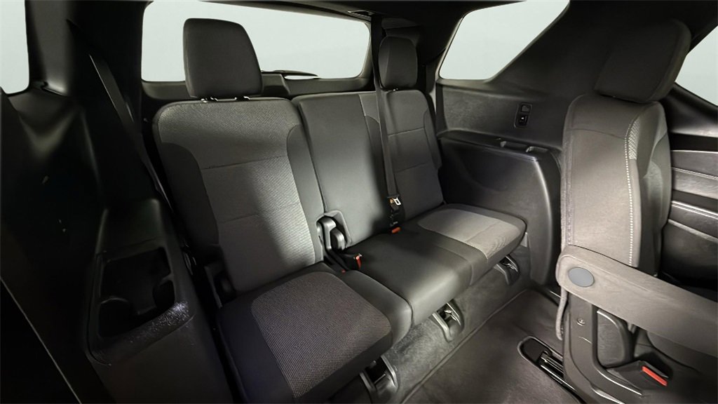 Used 2023 Chevrolet Traverse LT image 28