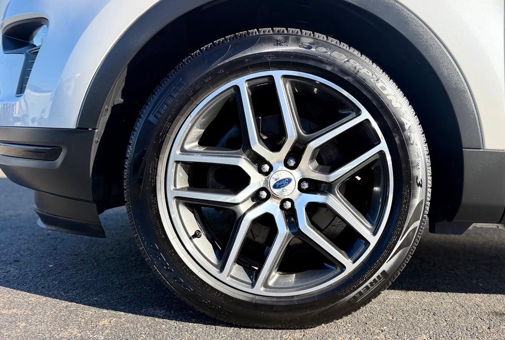 Used 2019 Ford Explorer Sport w/ Equipment Group 401A AWD/4WD image 3