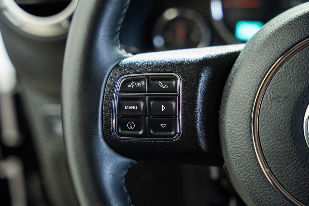 Used 2018 Jeep Wrangler Unlimited Rubicon w/ Connectivity Group image 37