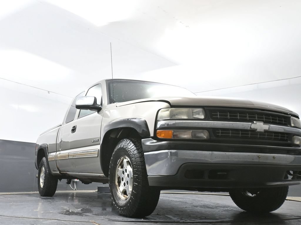 Used 2001 Chevrolet Silverado 1500 LS w/ Firm Ride Suspension Pkg AWD/4WD image 25