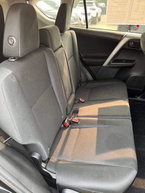Used 2018 Toyota RAV4 LE AWD/4WD image 14