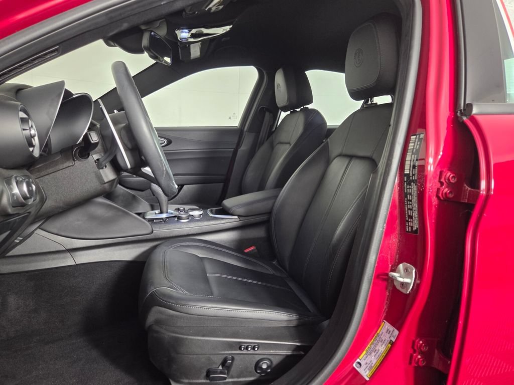 Used 2024 Alfa Romeo Giulia Sprint RWD image 9
