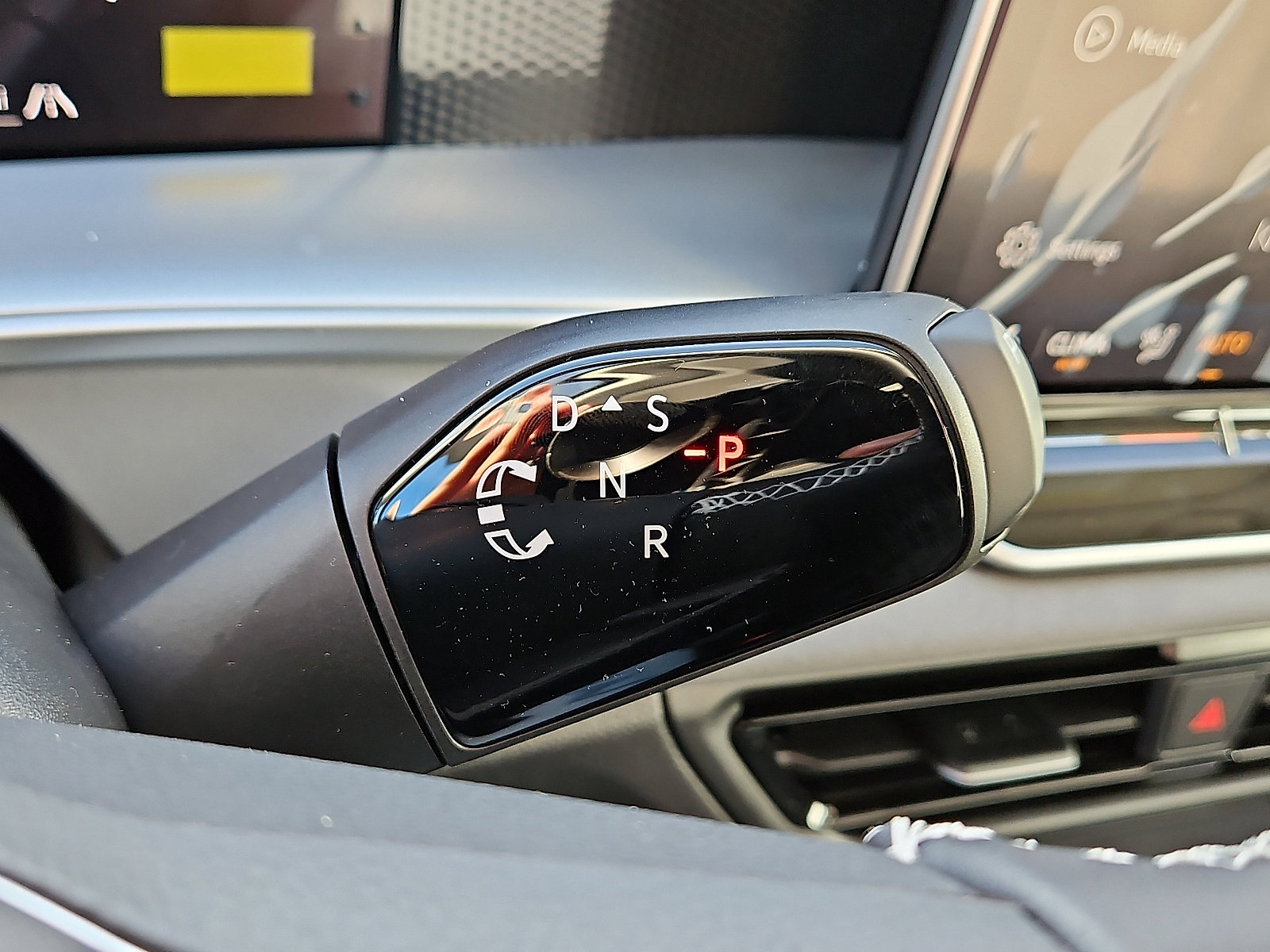 New 2026 Volkswagen Tiguan SE image 21