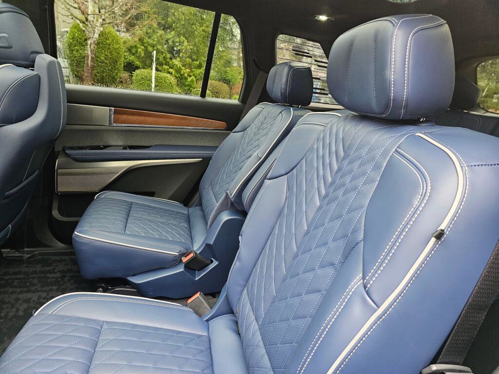 New 2026 Cadillac Vistiq Premium Luxury AWD/4WD image 28