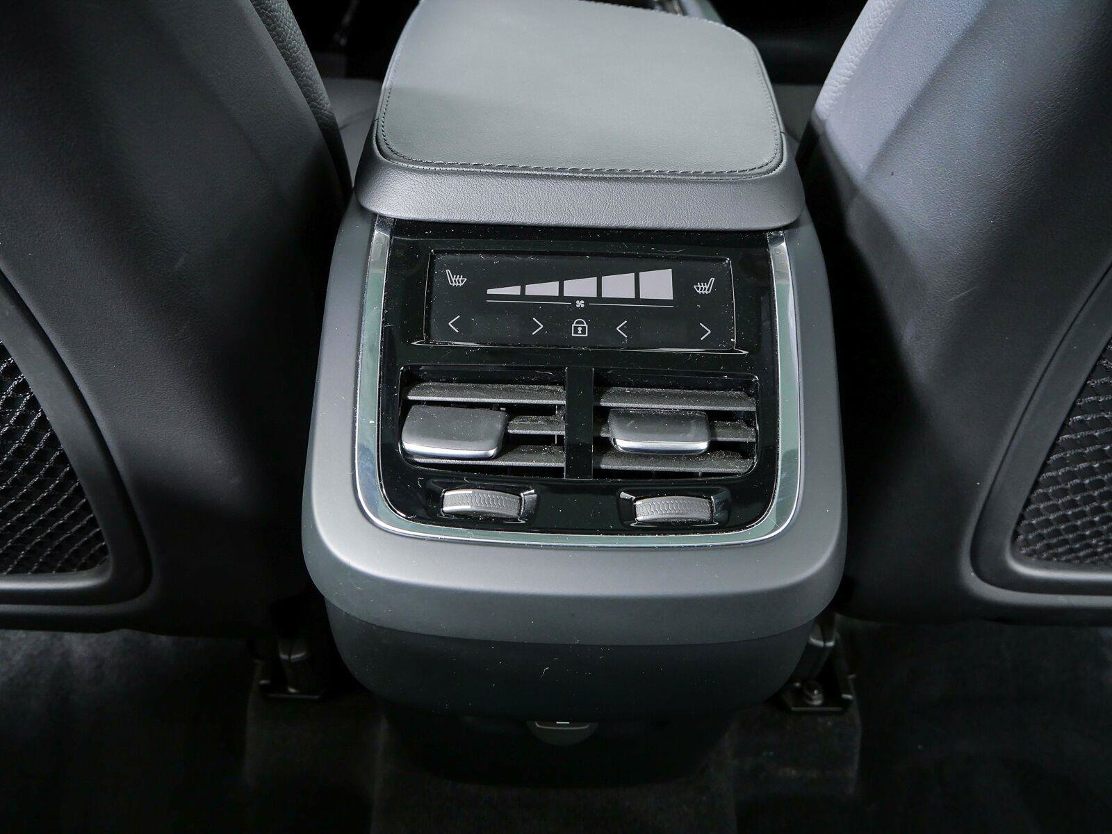 Used 2023 Volvo XC90 B6 Plus w/ Protection Package Premier AWD/4WD image 17