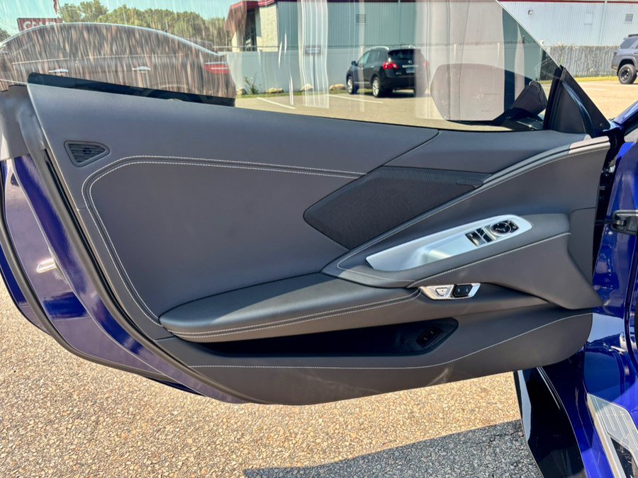 Used 2025 Chevrolet Corvette Z06 RWD image 9