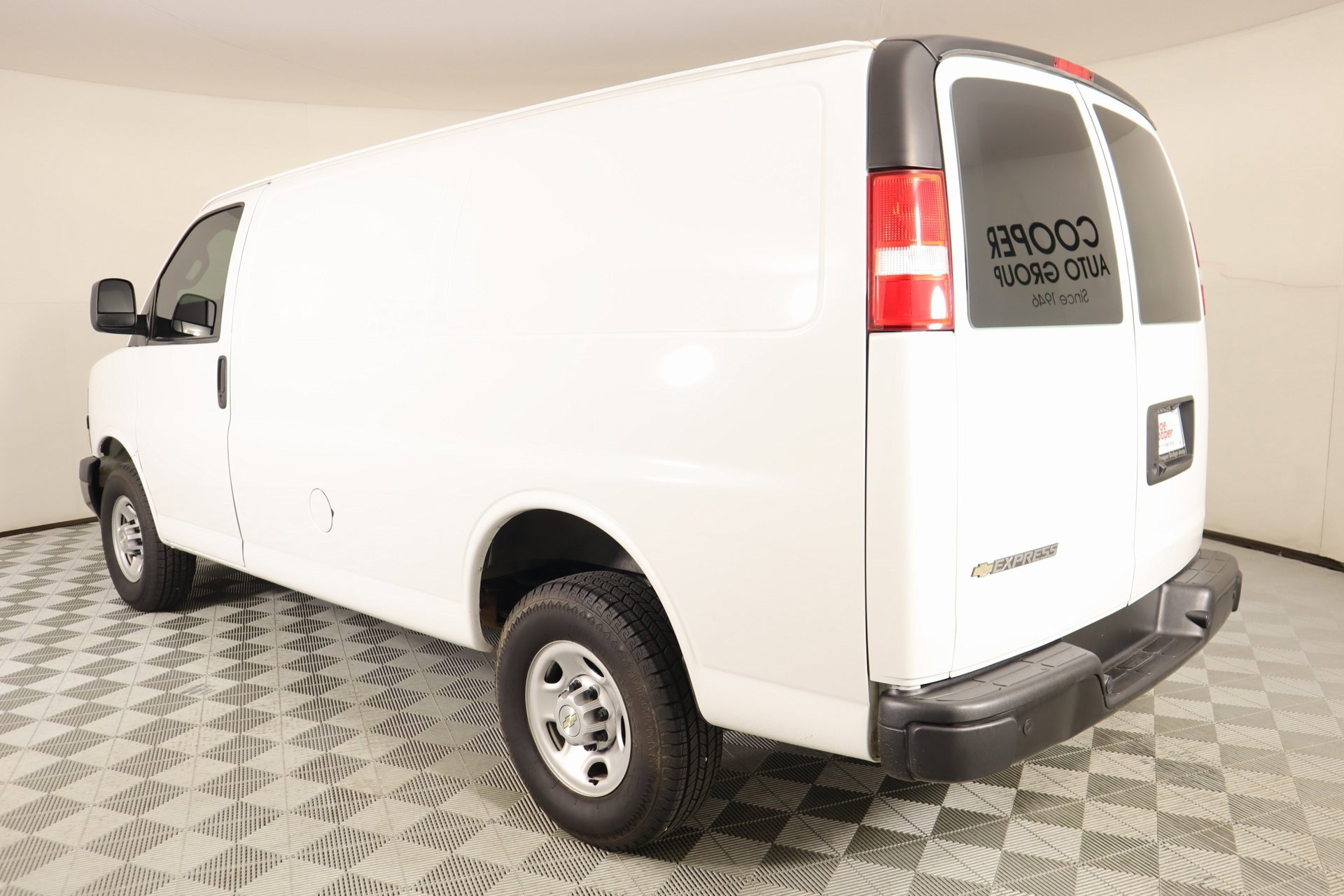 Used 2021 Chevrolet Express 2500 w/ Driver Convenience Package image 19