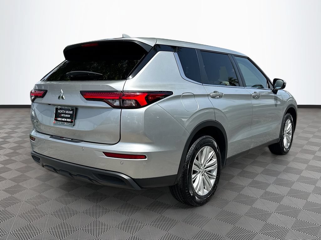 Used 2024 Mitsubishi Outlander ES FWD image 7
