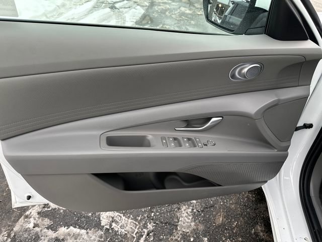 Certified 2025 Hyundai Elantra Blue image 10