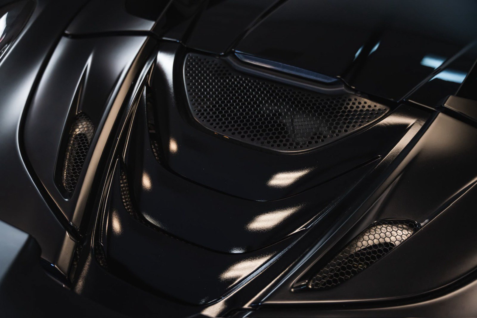 Used 2020 McLaren 720S Performance RWD image 22