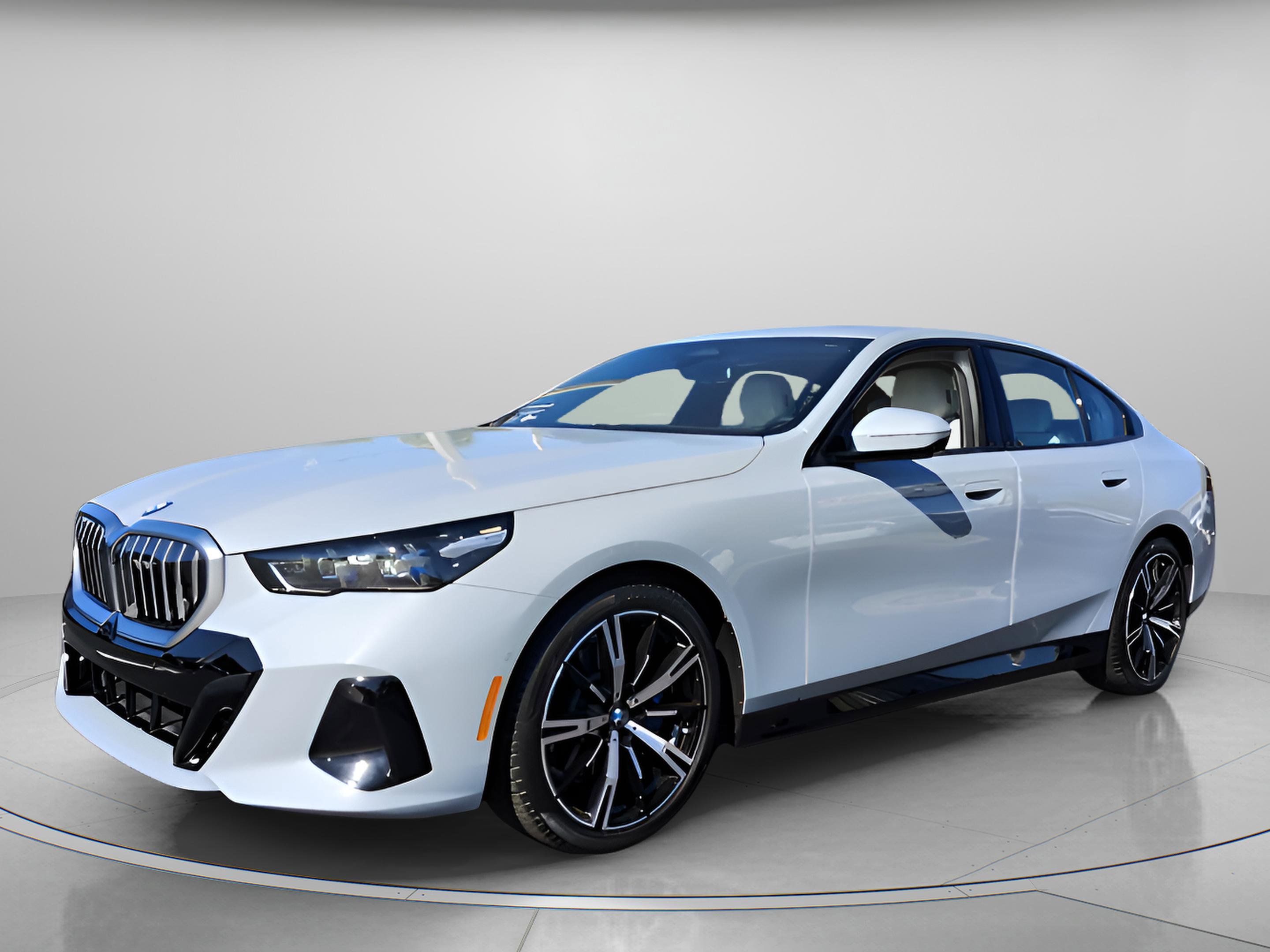 Certified 2026 BMW 530i xDrive w/ M Sport Package image 2