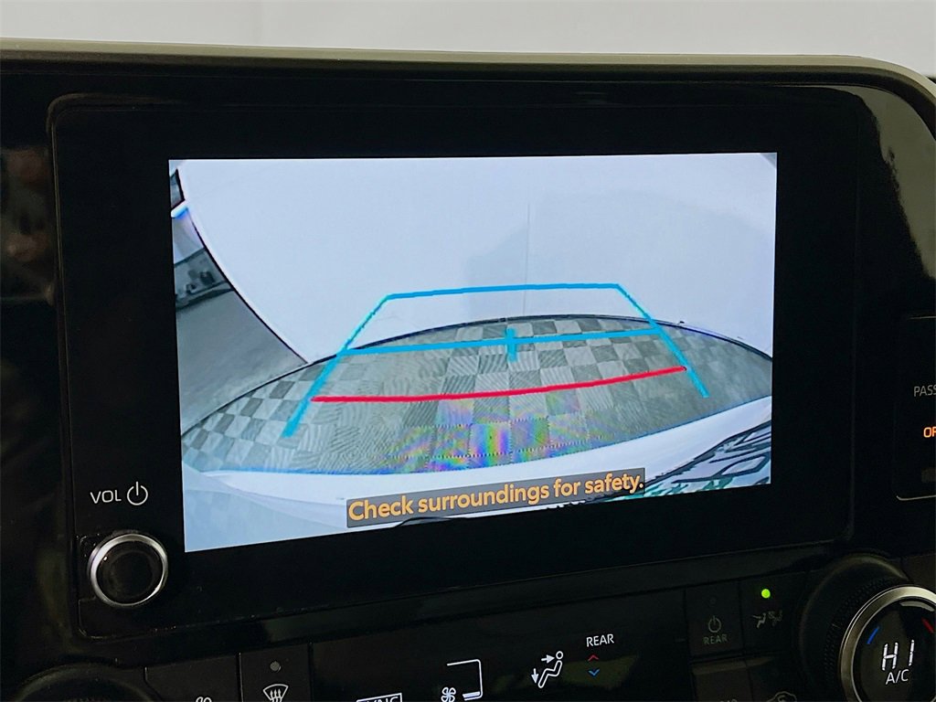 Used 2023 Toyota Highlander L image 13