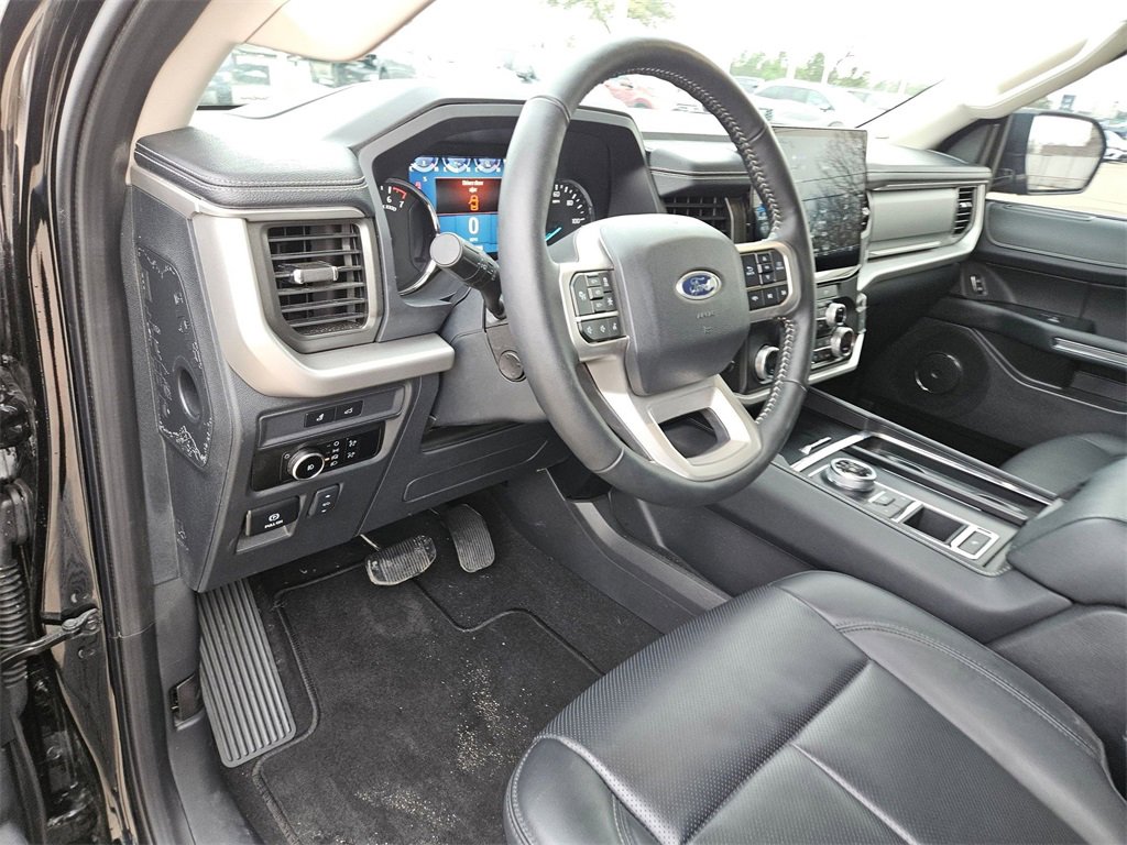 Used 2024 Ford Expedition XLT image 18