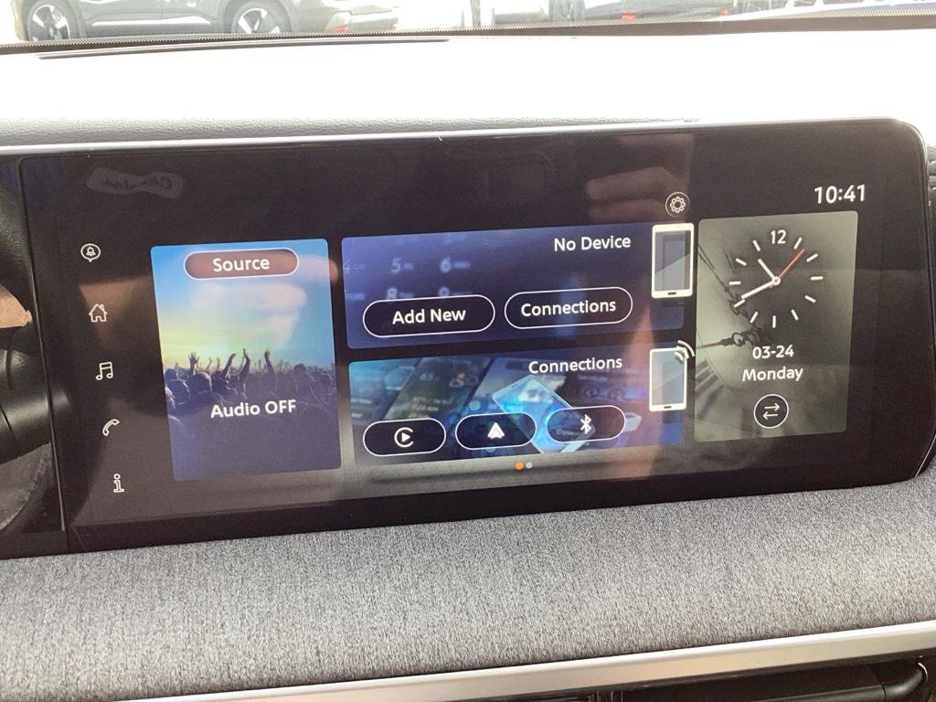 New 2025 Nissan Kicks SV image 18