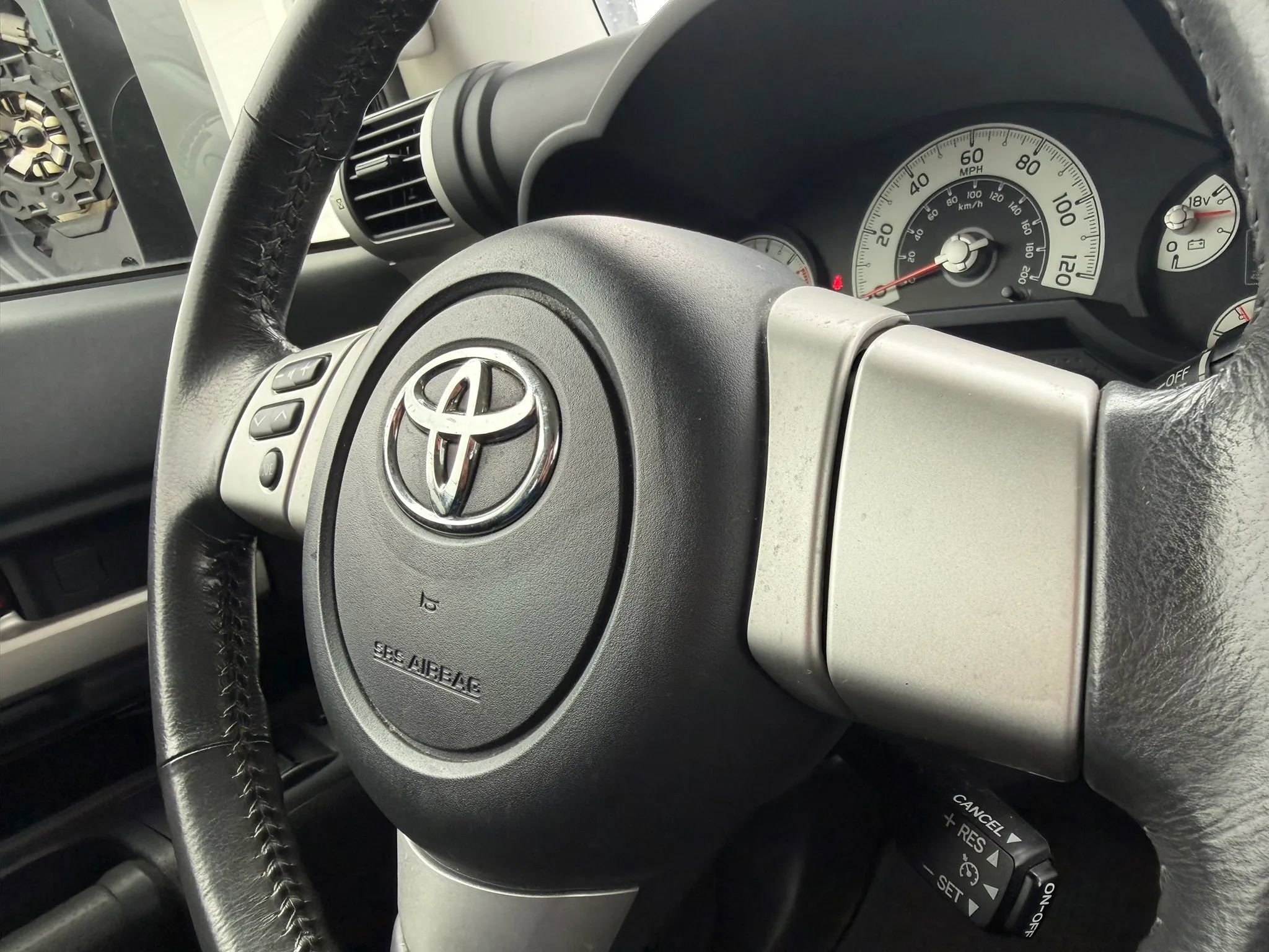 Used 2010 Toyota FJ Cruiser 4WD image 32