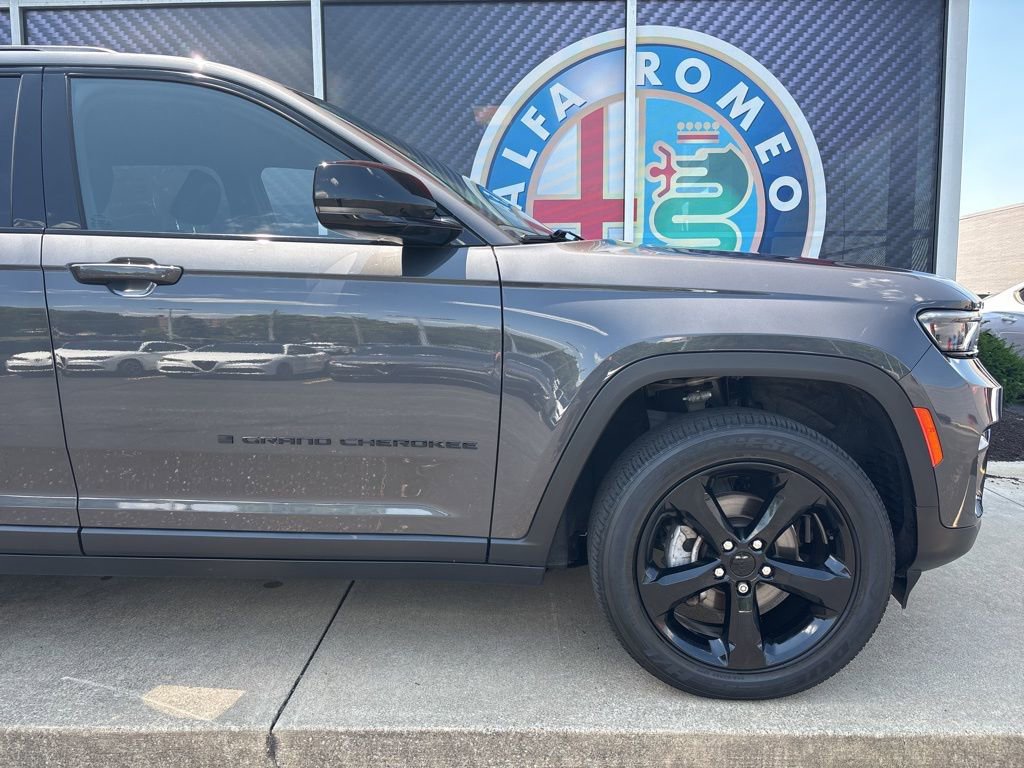 Used 2022 Jeep Grand Cherokee Altitude image 3