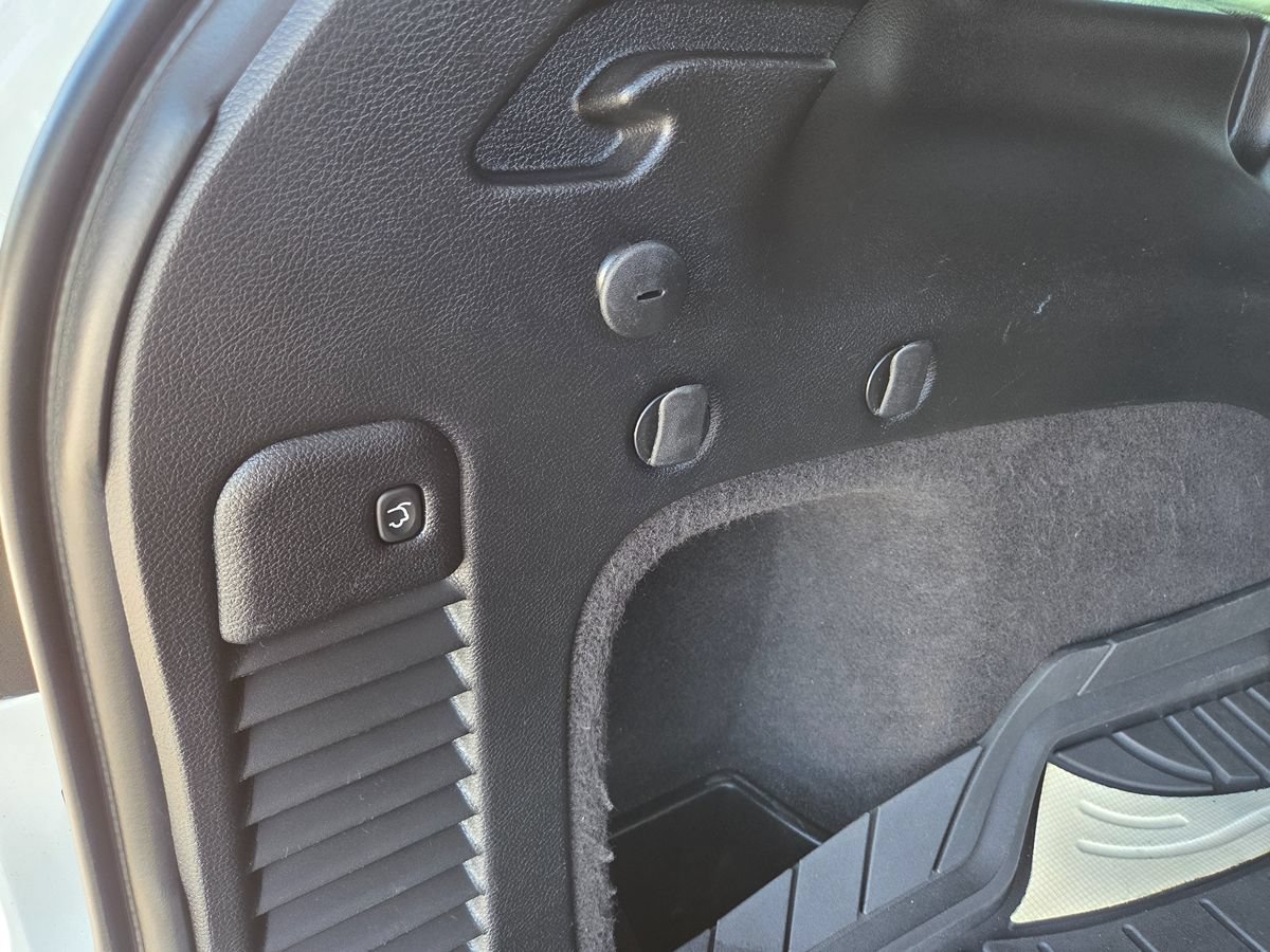 Used 2018 Jeep Grand Cherokee Altitude RWD image 13