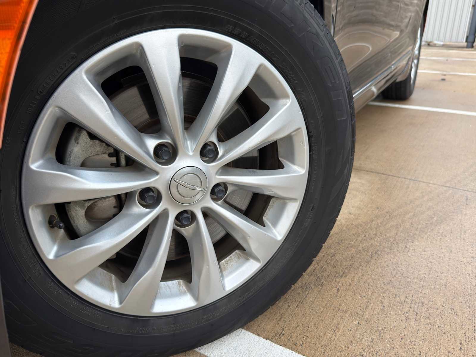 Used 2018 Chrysler Pacifica Touring-L FWD image 3
