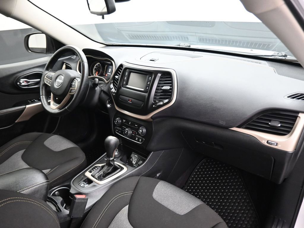 Used 2017 Jeep Cherokee Sport w/ Cold Weather Group image 40