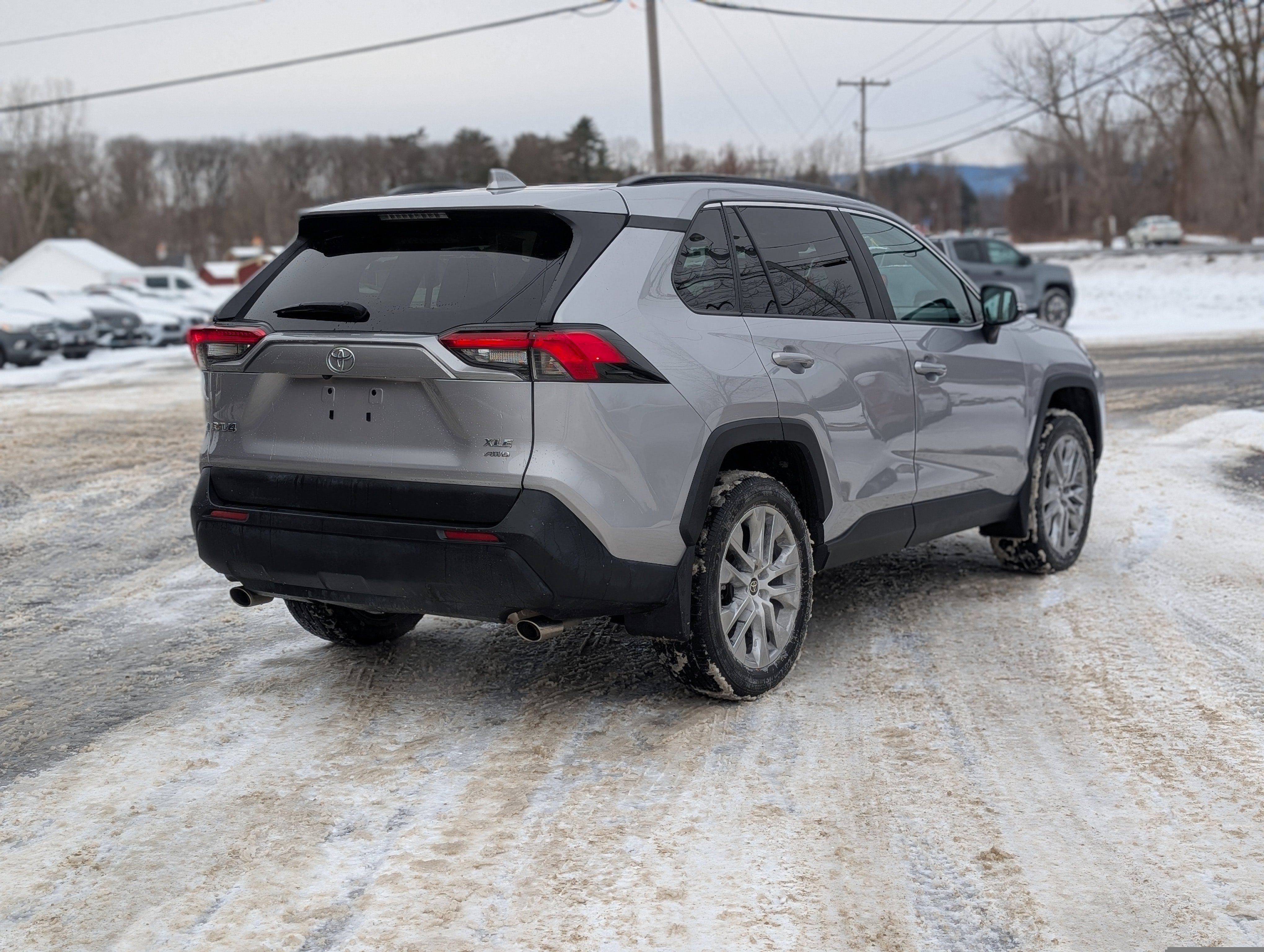 Used 2022 Toyota RAV4 XLE Premium image 12