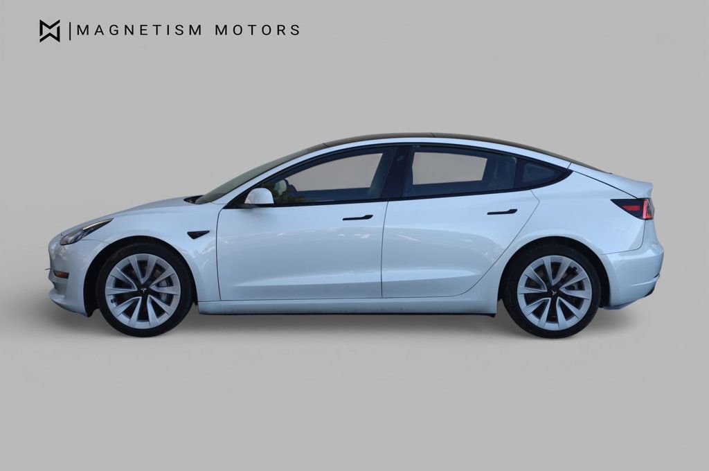 Used 2023 Tesla Model 3 Standard Range image 3