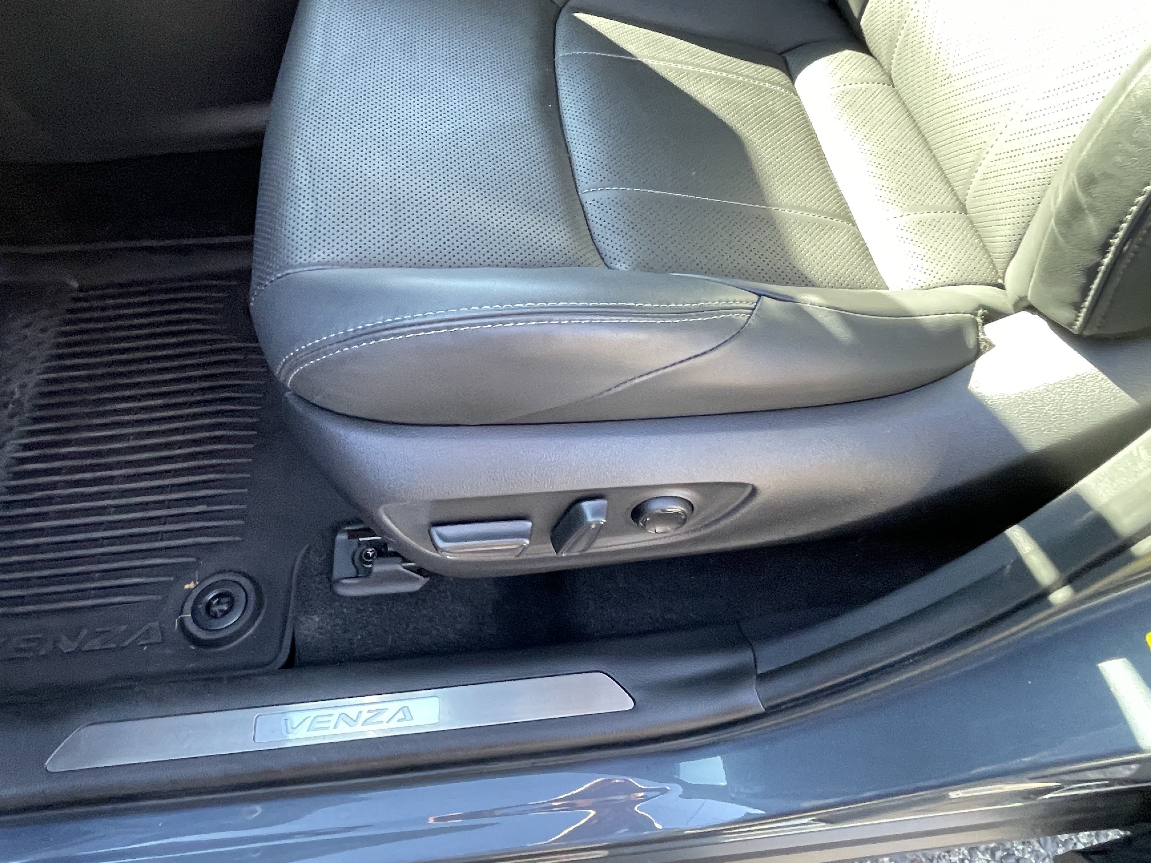 Certified 2024 Toyota Venza Limited AWD/4WD image 17