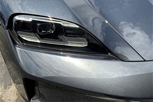 New 2025 Porsche Taycan image 18