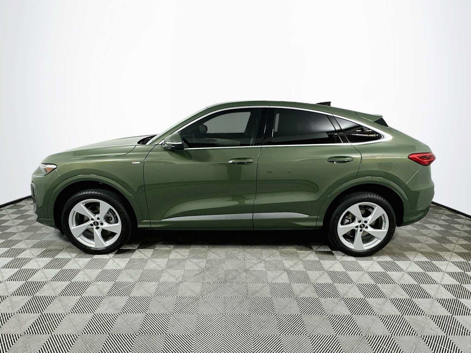 New 2026 Audi Q5 Premium Plus AWD/4WD image 4