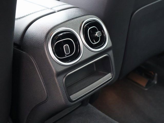 Used 2025 Mercedes-Benz C 300 4MATIC Sedan image 19
