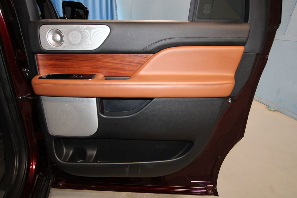 Used 2018 Lincoln Navigator L Reserve image 27