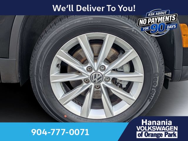 Used 2017 Volkswagen Tiguan Limited w/ Alloy Wheels Package FWD image 11