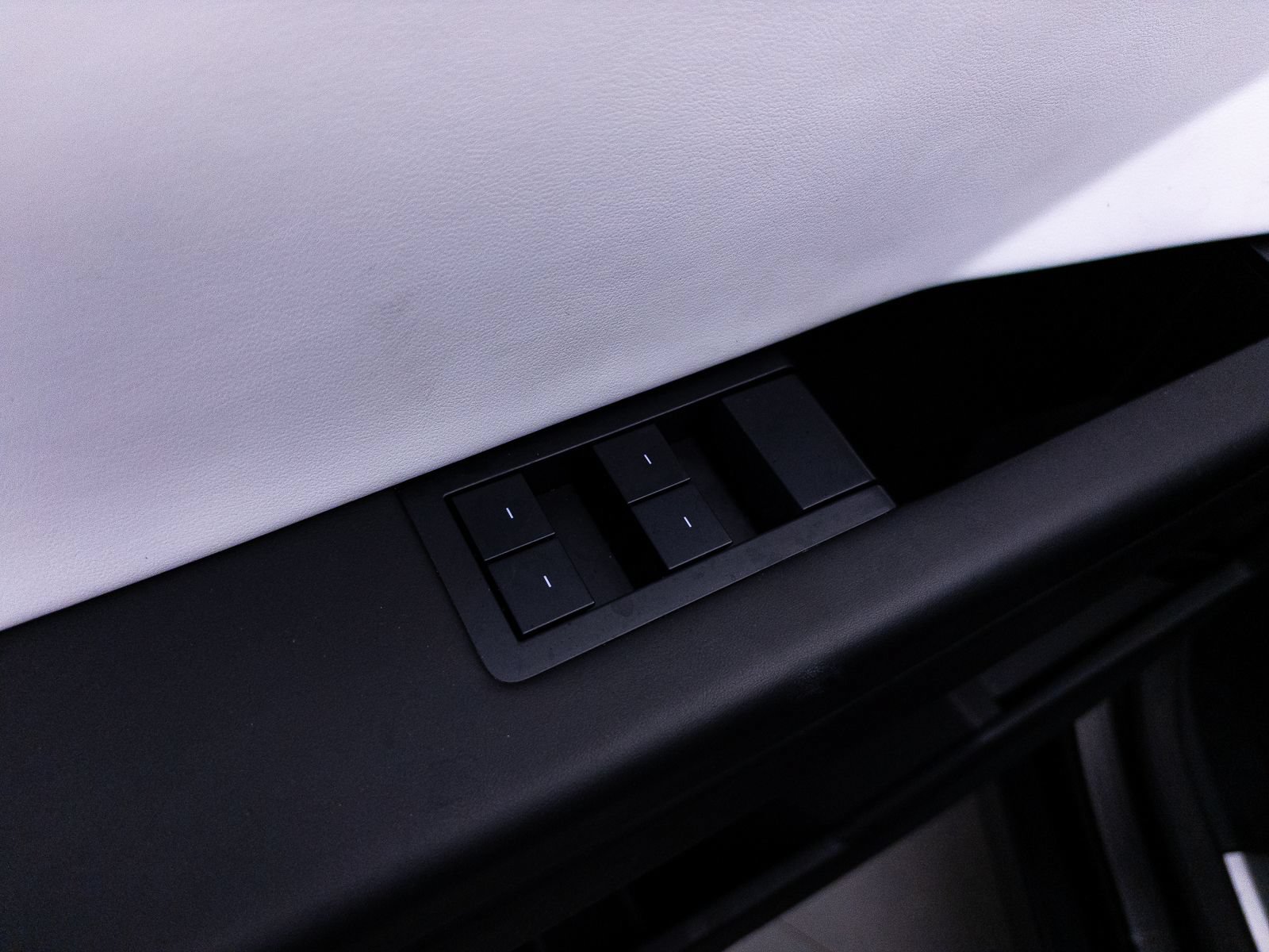 Used 2024 Tesla Cybertruck AWD Crew Cab image 19