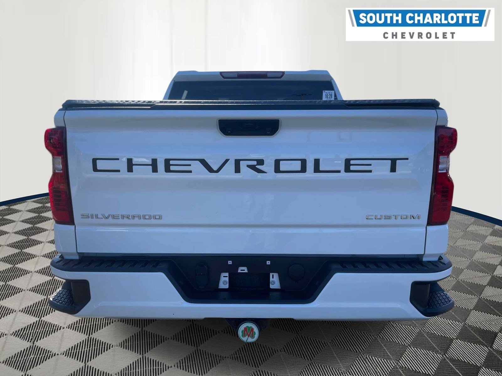 Used 2023 Chevrolet Silverado 1500 Custom w/ 2.7L Blackout Package AWD/4WD image 5