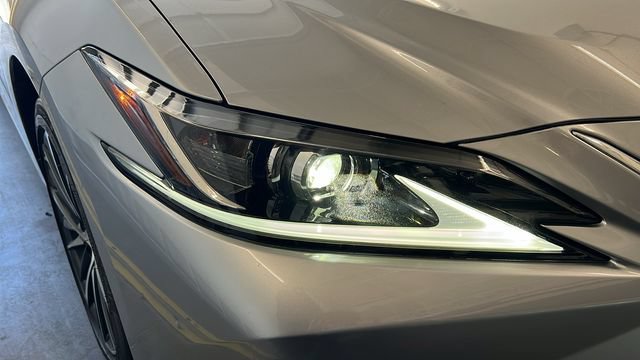 Used 2025 Lexus ES 300h w/ Premium Package FWD image 18