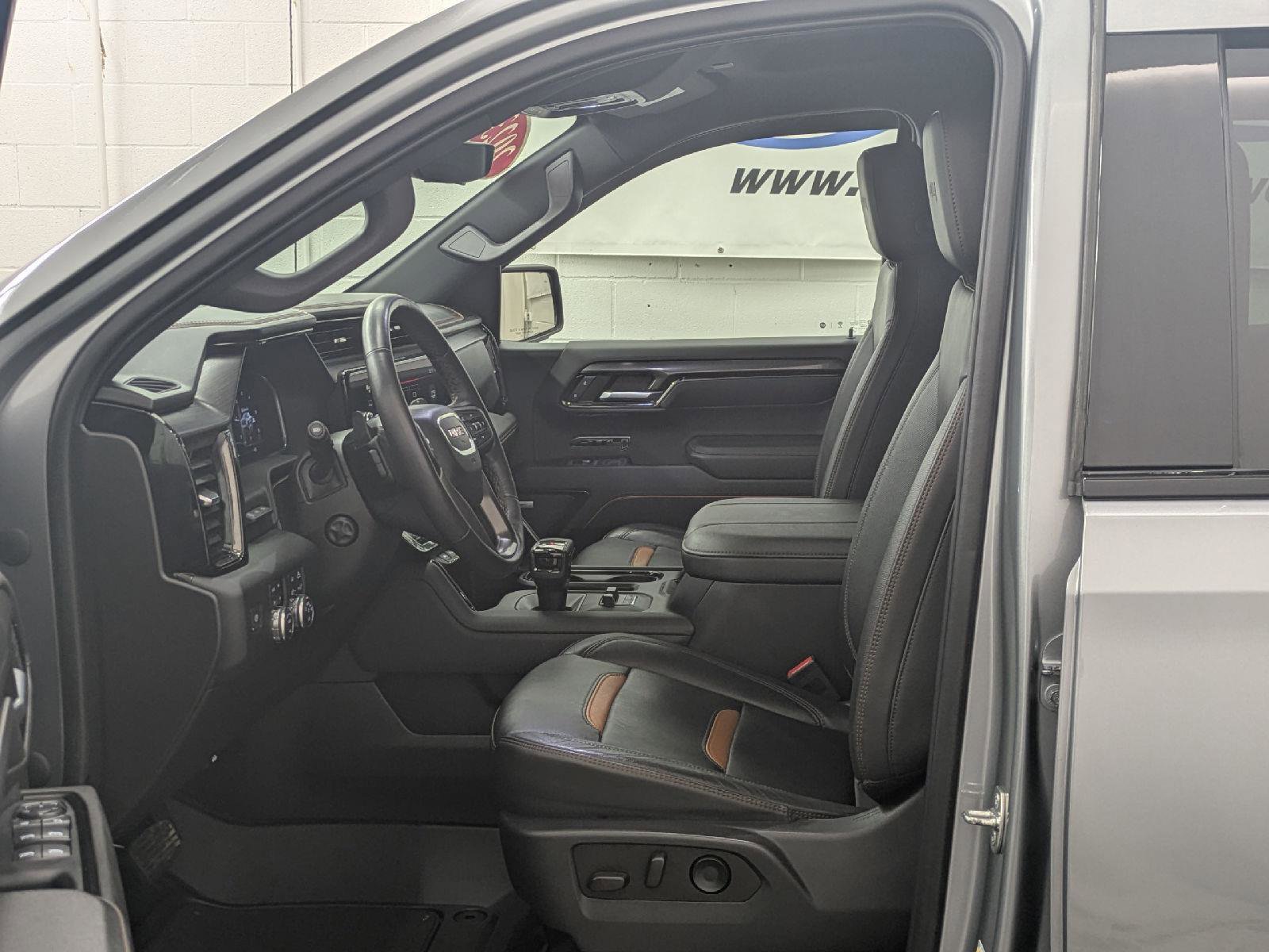 Used 2023 GMC Sierra 1500 AT4 w/ Technology Package image 3