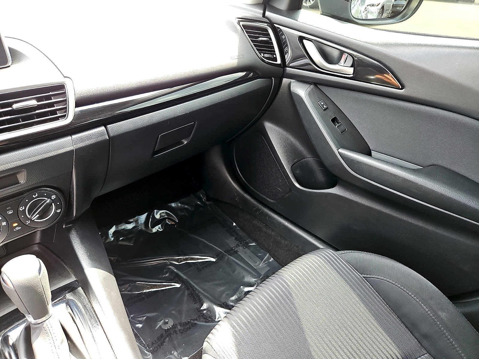 Used 2016 MAZDA MAZDA3 i Sport w/ Preferred Equipment Package FWD image 26