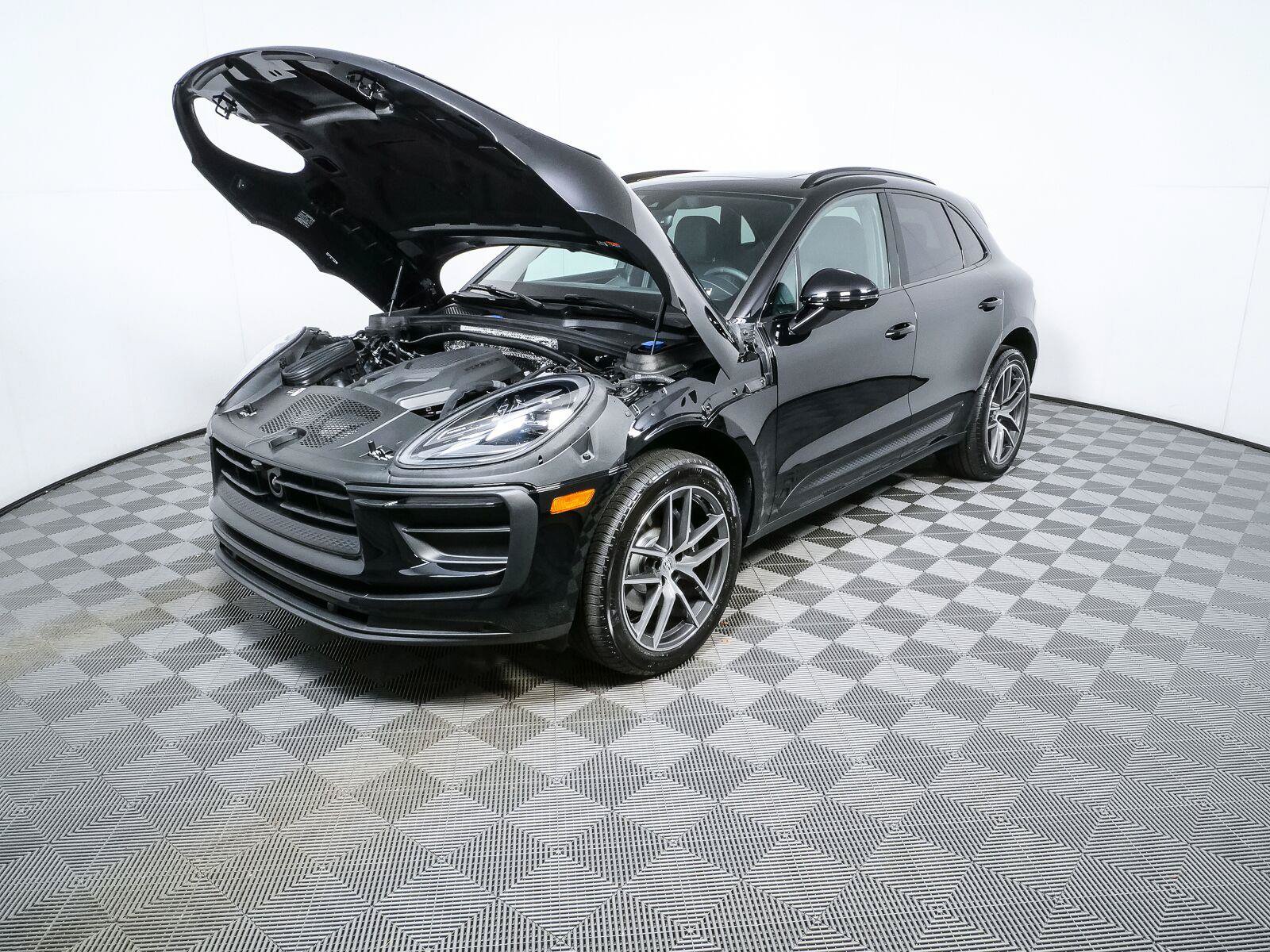 New 2026 Porsche Macan Turbo AWD/4WD image 35