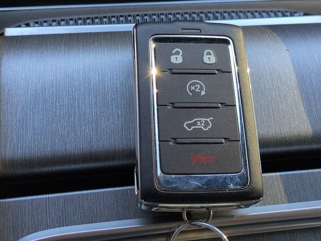 Used 2025 Jeep Wagoneer 4WD w/ Premium Group I image 33