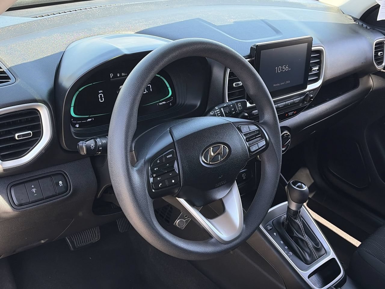 Used 2023 Hyundai Venue SE FWD image 17