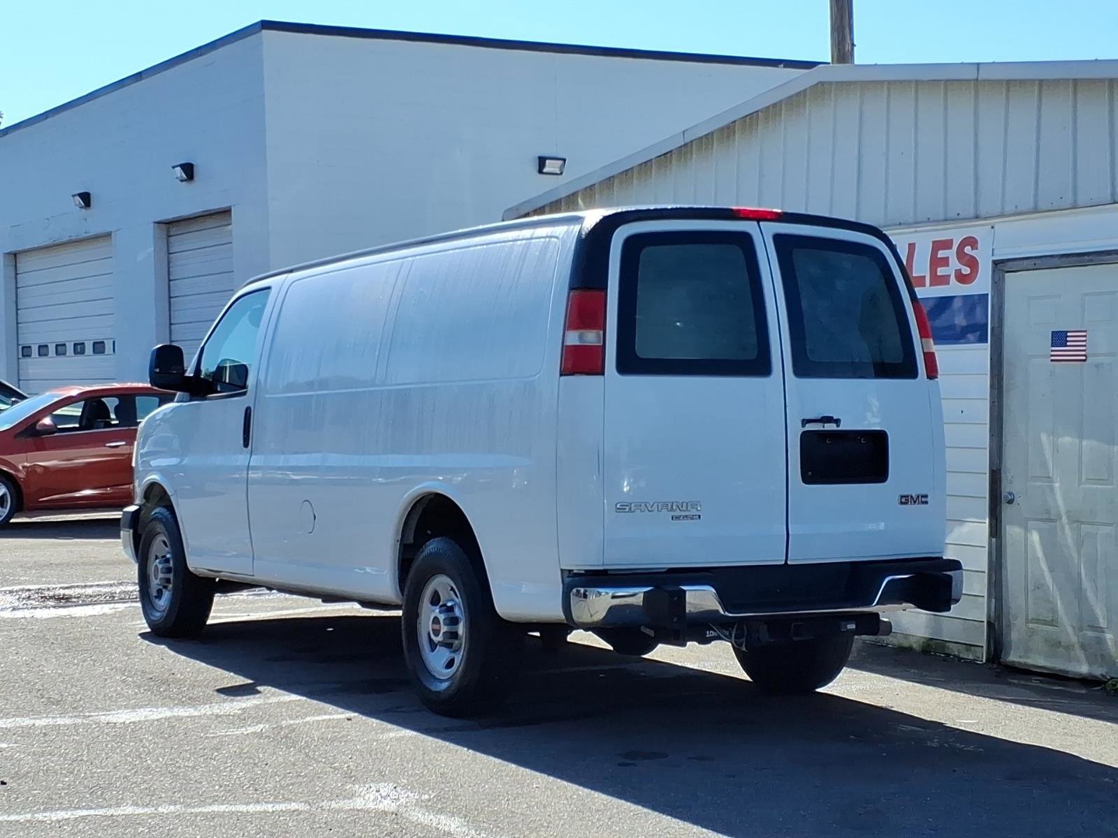 Used 2015 GMC Savana 2500 RWD image 3